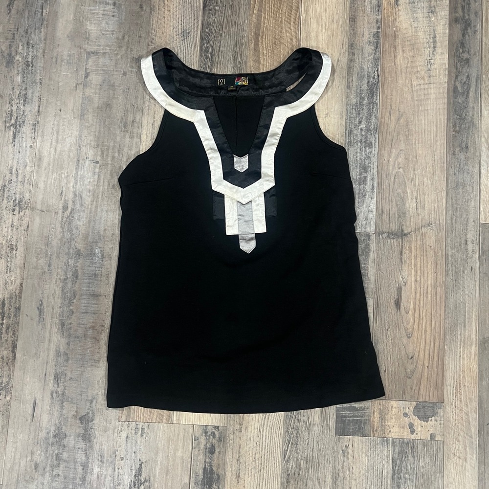 F21 Black Sleeveless V Neck Geometric Trim Tank Top Women's Medium